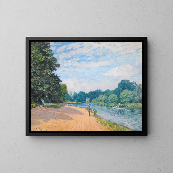La Tamise avec l'église de Hampton - Alfred Sisley — gerahmtes Bild an der Wand
