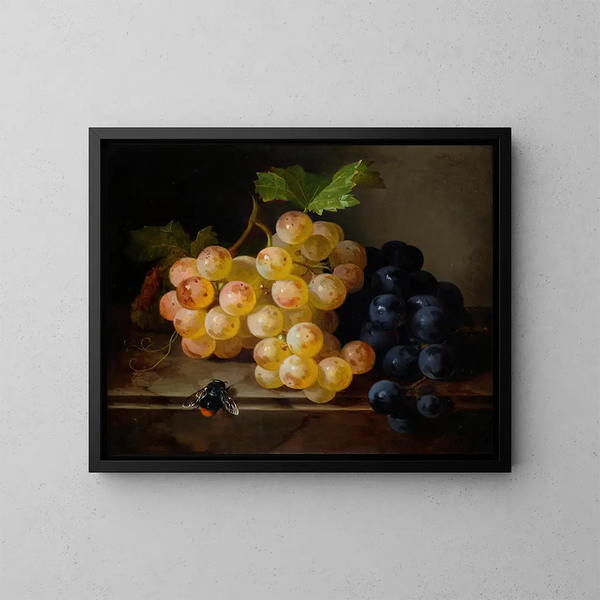 Stillleben mit Trauben und einer Biene - Andreas Lach — gerahmtes Bild an der Wand