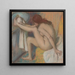 Frau Trocknet ihren Fuß - Edgar Degas — gerahmtes Bild an der Wand