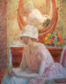 Junge Frau vor einem Spiegel in rosa Kleid - Frederick Carl Frieseke — Ansicht des Kunstwerks