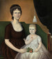 Elizabeth Beatty im dunklen Kleid mit Susan, die eine Erdbeere hält