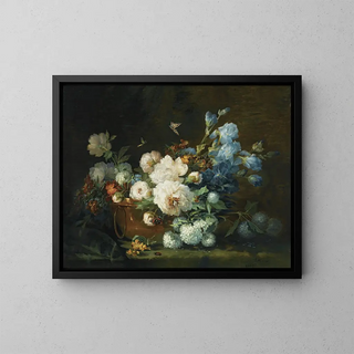 Naturstillleben mit Blumen, Pfingstrosen, Iris, Hortensien in einer Kupferkanne, einem Käfer und Schmetterlingen - Marie Beloux Hodieux — gerahmtes Bild an der Wand