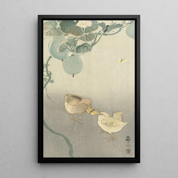 Zwei Küken, die um einen Schmetterling kämpfen - Ohara Koson — gerahmtes Bild an der Wand
