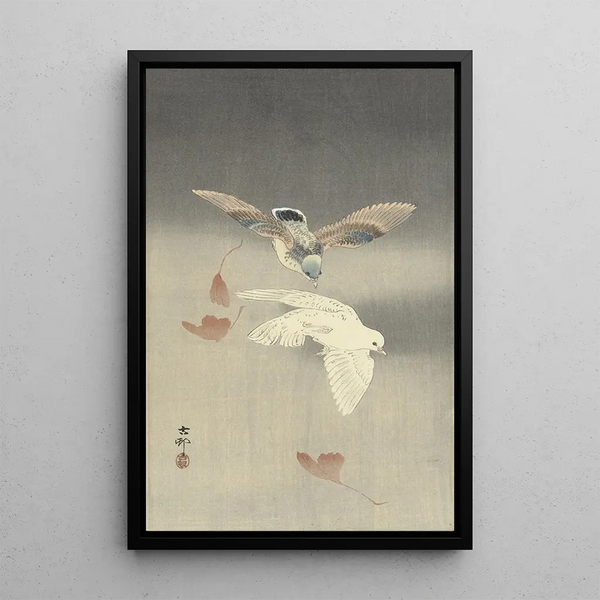 Zwei Tauben mit herabfallenden Ginkgo-Blättern - Ohara Koson — gerahmtes Bild an der Wand