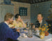 Ein kleines Frühstück, der Künstler, seine Frau und der Schriftsteller Otto Benzon - Peder Severin Krøyer — Ansicht des Kunstwerks