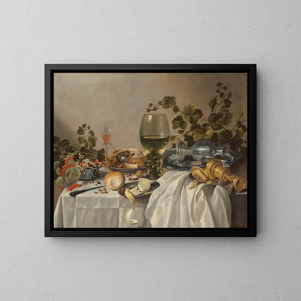 Kleinbild mit Frühstück oder Silberwaren und Glaswaren auf einem gedeckten Tisch mit Weinreben, Früchten und Gebäck - Pieter Claesz — gerahmtes Bild an der Wand