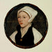 Portrait einer jungen Frau mit weißem Haarschmuck - Hans Holbein der Jüngere — in einem Innenraum präsentiert