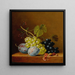 Rosinen, Pflaumen, Himbeeren, Blumen und eine Eichel auf einem Holzregal - Arnoldus Bloemers — gerahmtes Bild an der Wand