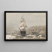 HMS Assistance und Pioneer, die aus den Winterquartieren 1854 ausziehen - Walter William May — gerahmtes Bild an der Wand