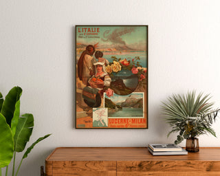 Eisenbahnplakat – Italien via Sankt-Gotthard, 1892, gerahmt über einer Holzkommode zwischen Pflanzen.