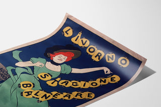 Vintage-Reiseplakat – Livorno, Badesaison, auf leicht gebogener Papierfläche, perspektivische Ansicht.