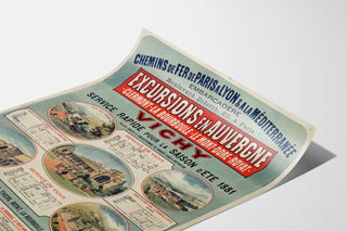 Vintage-Plakat Auvergne, Ausflüge PLM, auf einer gebogenen Seite präsentiert, perspektivische Ansicht.