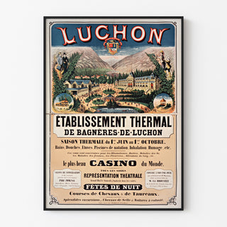 Vintage-Plakat Bagnères-de-Luchon, Kurwesen, in einem schmalen Rahmen an einer hellen Wand.