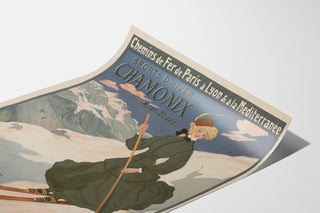 Vintage-Poster Chamonix, Wintersport PLM, auf einer leicht gewölbten Seite präsentiert, perspektivische Ansicht.