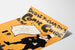 Vintage-Plakat Dudley Hardy, comic guide, auf einem gebogenen Blatt präsentiert, perspektivische Ansicht.