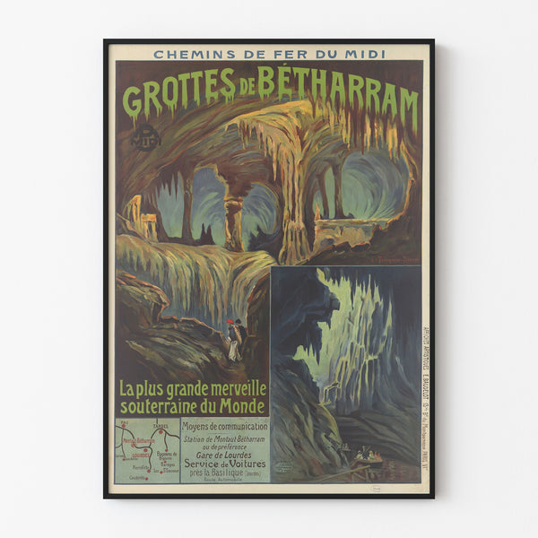 Vintage-Poster Grottes de Bétharram, in einem dünnen Rahmen an einer hellen Wand.