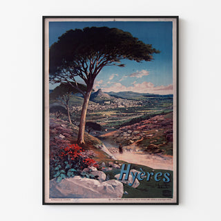 Vintage-Poster Hyères, in einem schmalen Rahmen an heller Wand präsentiert.