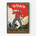 Vintage-Plakat Stemt SDAP, Wahlen, in einem schmalen Rahmen an einer hellen Wand präsentiert.