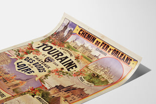 Vintage-Poster Touraine, Schlösser der Loire, auf einer gebogenen Bogenfläche präsentiert, perspektivische Ansicht.
