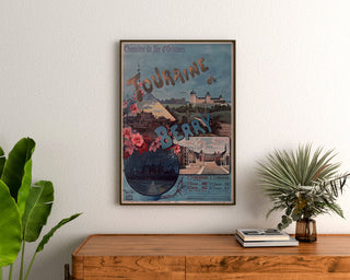 Vintage-Poster Touraine et Berry, Schlösser, gerahmt über einer Holzkommode zwischen Pflanzen.