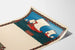 Dekoratives Poster mit roten Wikingerschiffen vor blauem Hintergrund
