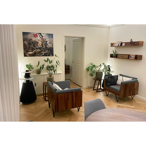 Reproduction de tableau exposée dans un salon