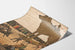 Dekoratives Poster Der Riese aus Holz mit Wolf-Motiv