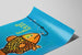 Dekorativer Poster mit buntem Fisch, Aufhängung und Botschaft — Ansicht des Kunstwerks