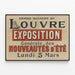 Vintage-Poster der Großen Kaufhäuser des Louvre – Sommerneuheiten-Ausstellung — gerahmtes Bild an der Wand