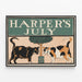 Harper's Juli-Poster mit Katzen und Natur — gerahmtes Bild an der Wand