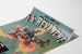 Vintage-Poster „Hier liest man La Revanche“ – Historische Wanddekoration