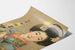 Dekoratives Poster Frau im blauen Kimono mit Sake-Flasche