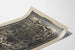 Dekoratives Vintage-Poster mit ornamentalem Muster und kalligraphischem Text