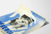 Vintage-Poster Sérénol – Retro-Wanddekoration in Blau und Schwarz