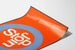 Poster Stop im blauen Kreis auf orangefarbenem Hintergrund – Zeitgenössische Wanddekoration