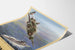 Vintage-Poster mit Unterwasseraufnahme und Lockheed Hudson Flugzeug