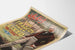 Vintage-Druck des Dramas The Tragedy That Lived – Retro-Wanddekoration